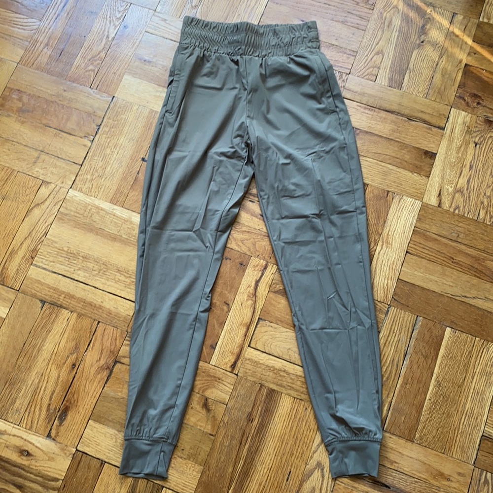 Balance Athletica swift joggers